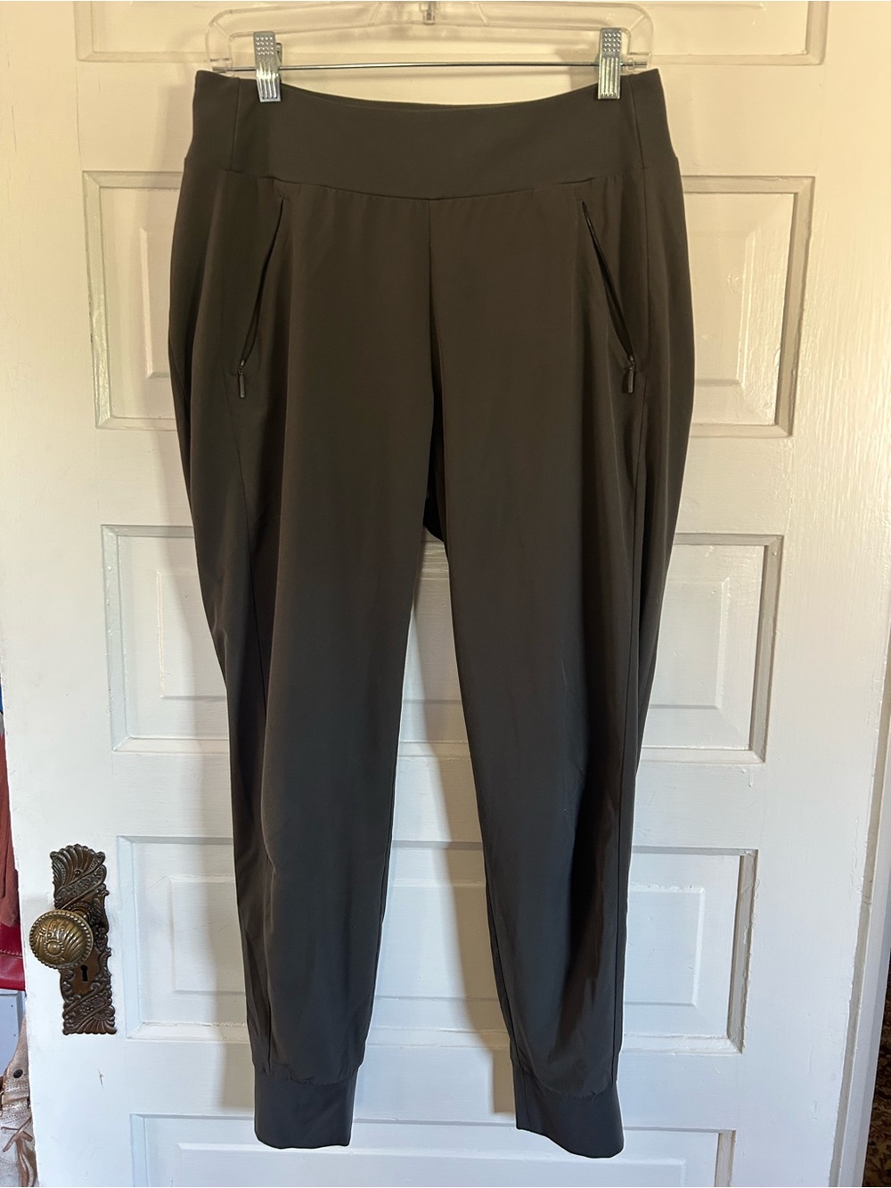 Athleta Women’s Olive/Gray Zip-Pocket High Waist Joggers. Size 6